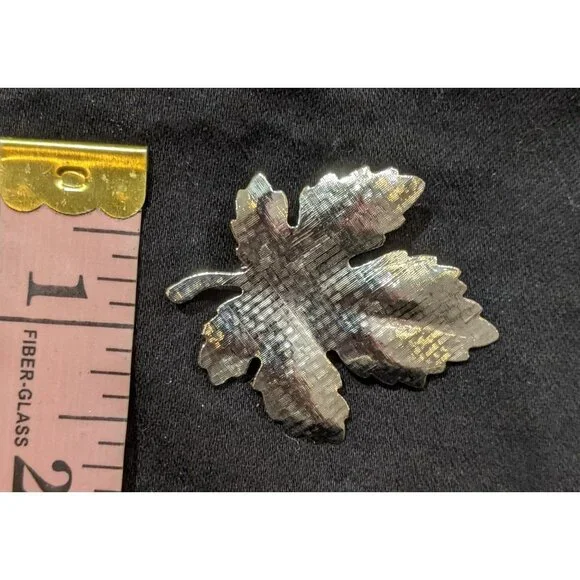 Vintage Silver Tone Textured Maple Leaf Brooch - Picture 3 of 4
